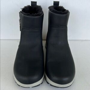 Khombu Sienna Women's All-Weather Boot Faux Fur, Memory Foam & Repels Water Sz 7